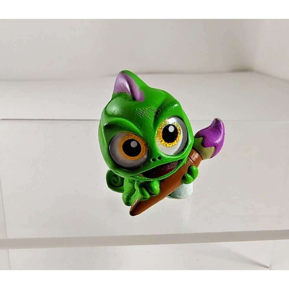 Disney Doorables Academy Surprise Pascal Figure paintbrush Tangled